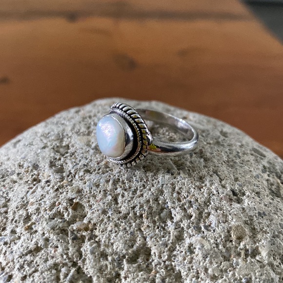 Sterling silver mother of pearl ring - Picture 5 of 5